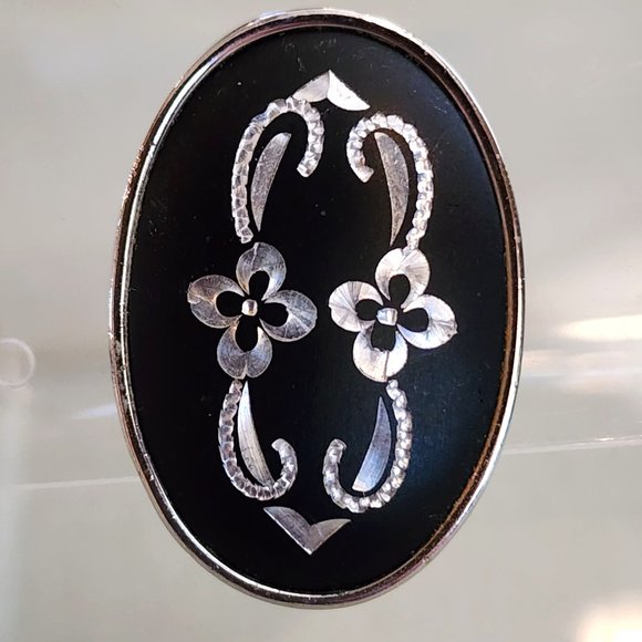 SINGLE EARRING - Vintage Whiting & Davis Co Sterling Silver Etched Black Floral - Picture 1 of 9